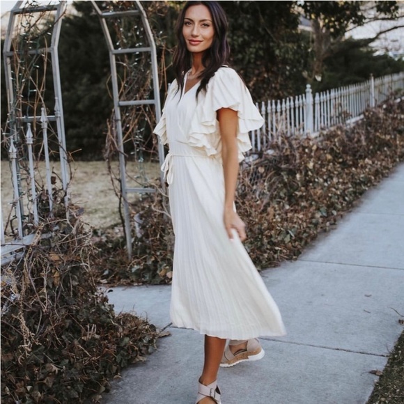 Polagram cream flutter sleeve, pleated dress - Picture 6 of 16